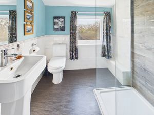 Family Shower Room- click for photo gallery